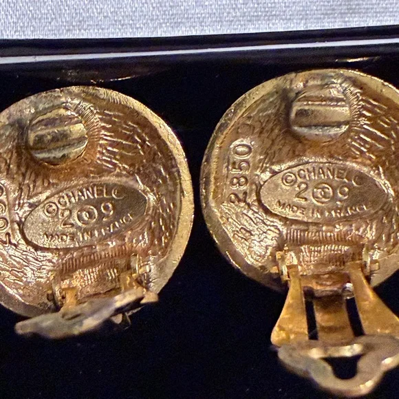 Vintage CC Logo Chanel Clip-on Earrings 1994